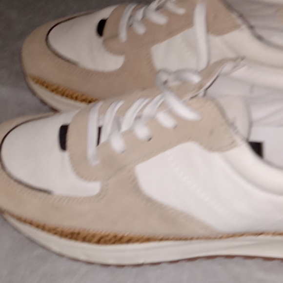 Shoes - Picture 4 of 6